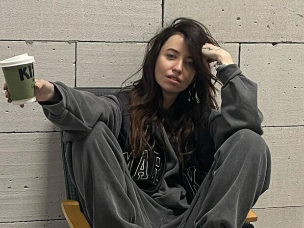 Перед зеркалом раздвинув ноги: 32-летняя Дорофеева впервые показала себя после болезни: «Еле вставала с постели…»