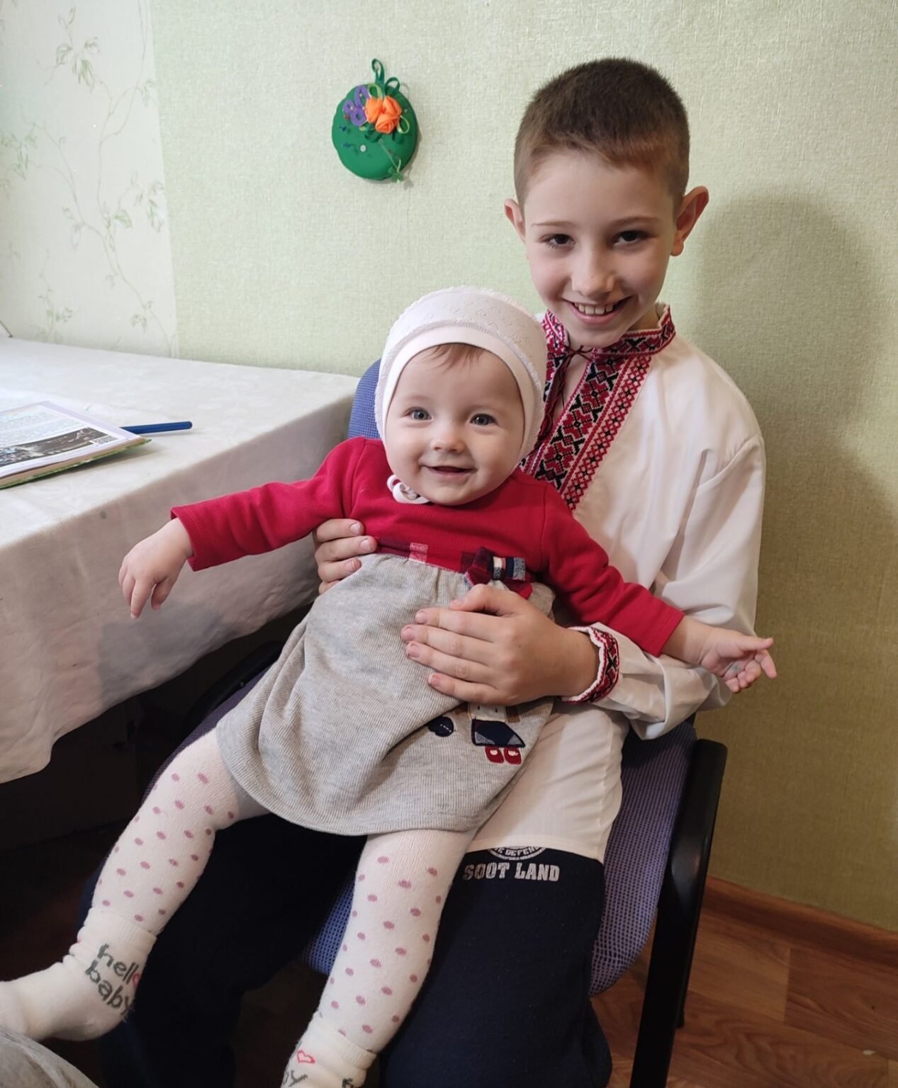 Зігрівай: українцям пропонують подарувати тепло дітям з прифронтових територій