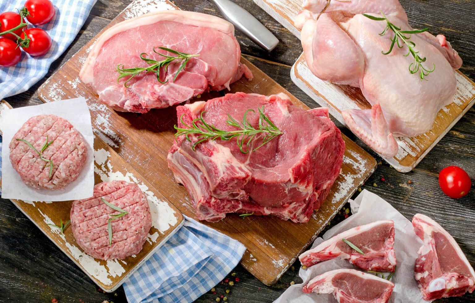 Пристрасть до м’яса загрожує підвищенням тиску та холестерину – лікар