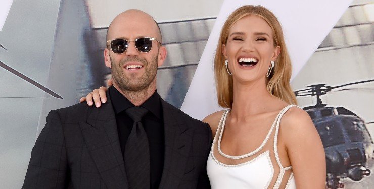 Джейсон Стейтем одягнувся у Великоднього кролика, щоб порадувати дітей