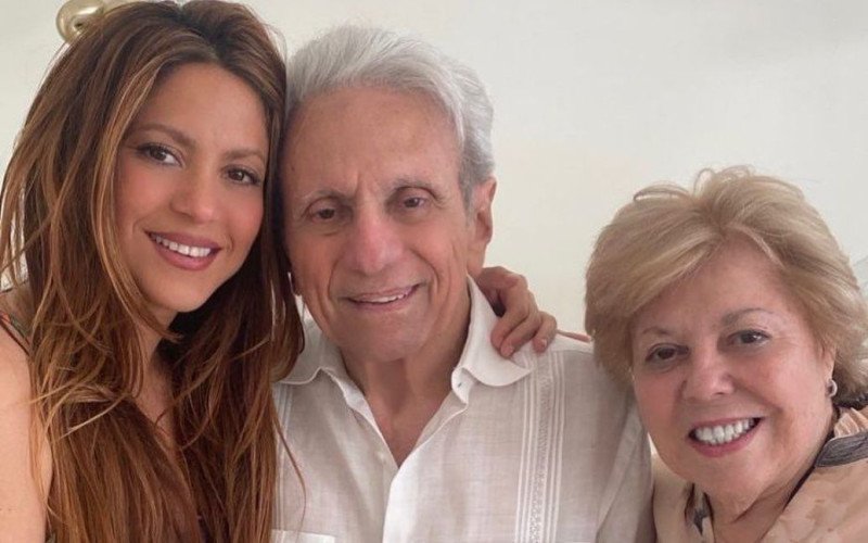 Шакіра зворушила Мережу рідкісними кадрами зі своїми батьками (ВІДЕО)