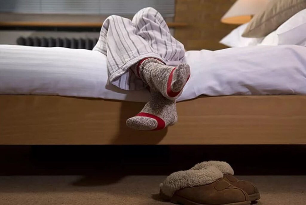 Названо переваги сну в шкарпетках