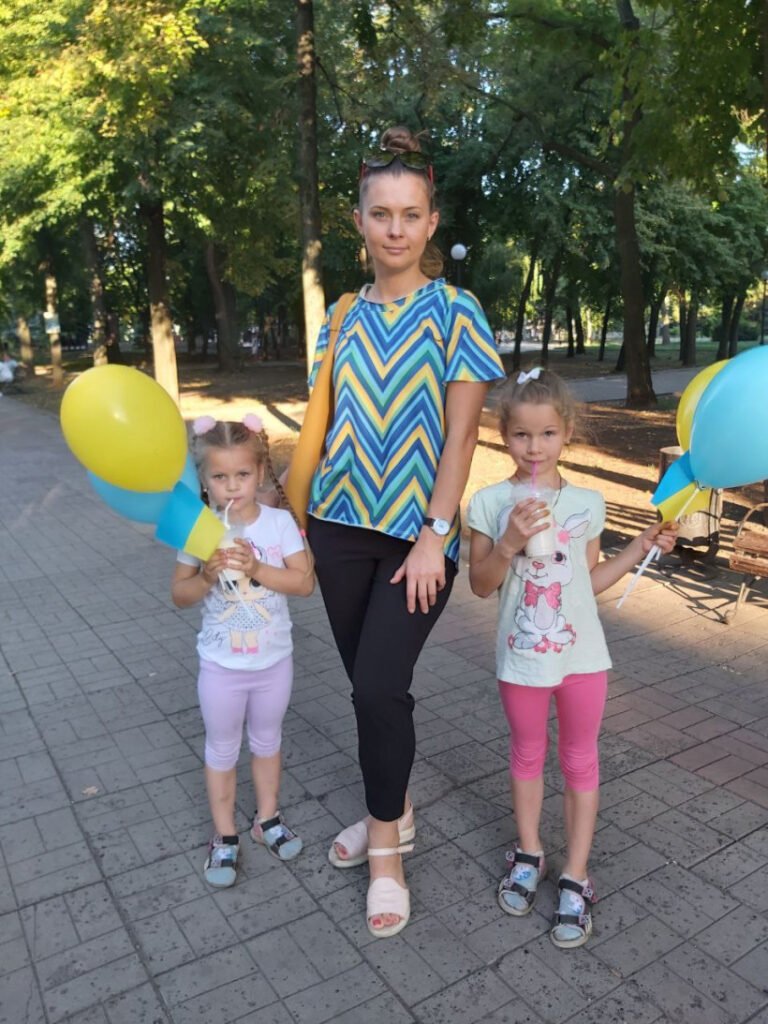 Відбудувати Бахмут, створити там цирк і  виступати — про що мріють діти зі зруйнованого міста