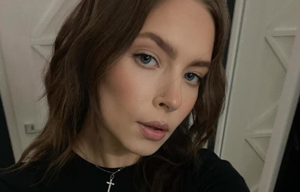 Дочь Елены Кравец чувственно станцевала в клипе Cheev