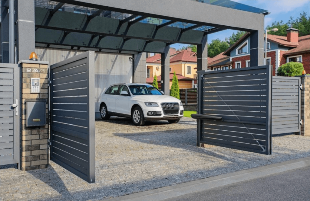 Енергоефективність та безпека розпашних воріт: як сучасні рішення забезпечують зручність та захист