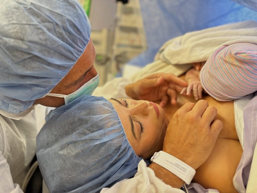 43-летняя Джена Деван родила третьего ребенка: первые фото и видео