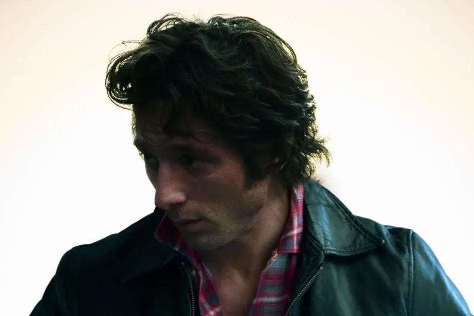 Звезда сериала «Медведь» превратится в Брюса Спрингстина в новом байопике: первое фото