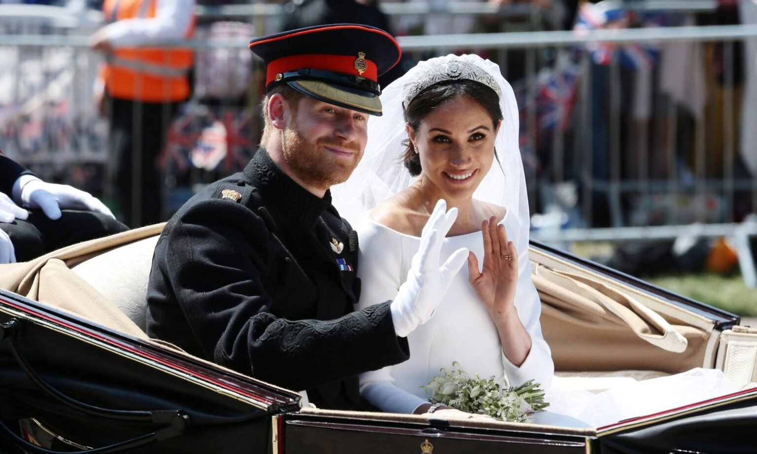 «Целая жизнь из историй»: в годовщину свадьбі Меган Маркл показала редкие романтические кадры с принцем Гарри