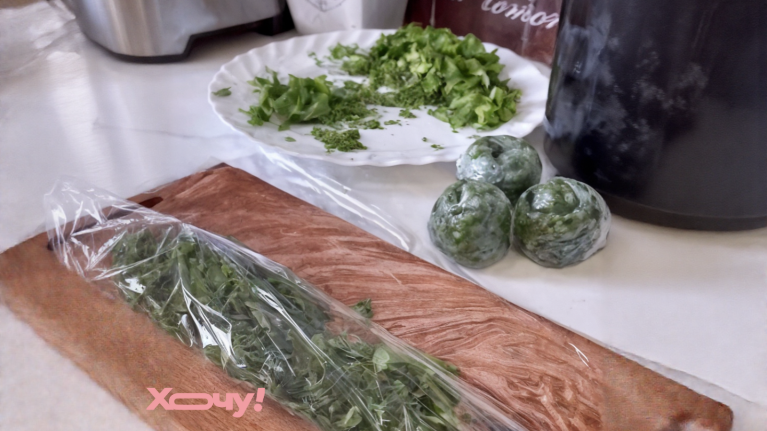 Положите такие «улитки» в морозилку – и будете есть зелень целую зиму: как заморозить без потери вкуса и аромата (ВИДЕО)