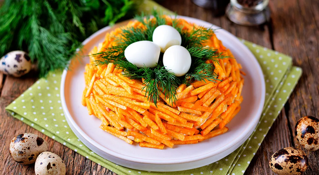 Красивый и вкусный салат с картошкой: то, что нужно к праздничному столу (РЕЦЕПТ)