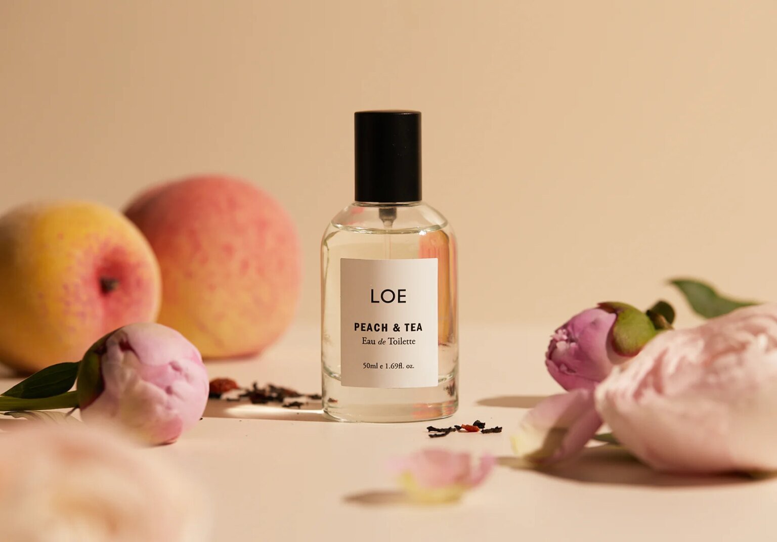 Нежные, сочные и соблазнительные: 5 персиковых духов, которые идеально раскроются в летнюю жару