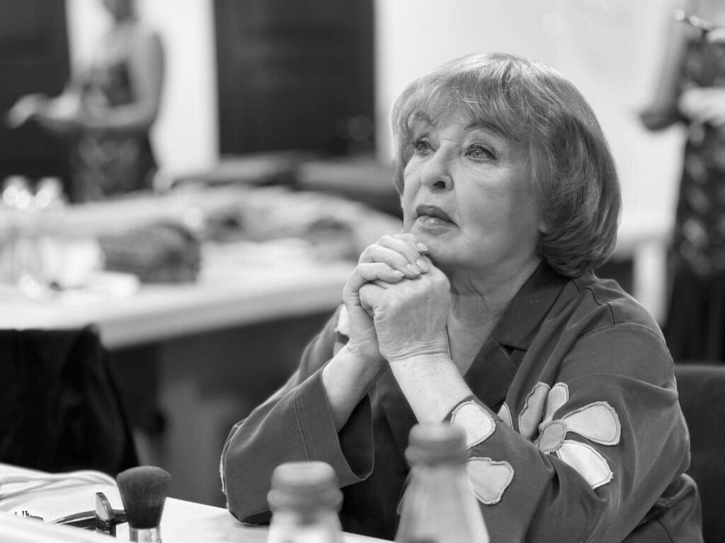 Ада Роговцева опубликовала трогательное фото с покойным сыном в 12-ю годовщину его смерти