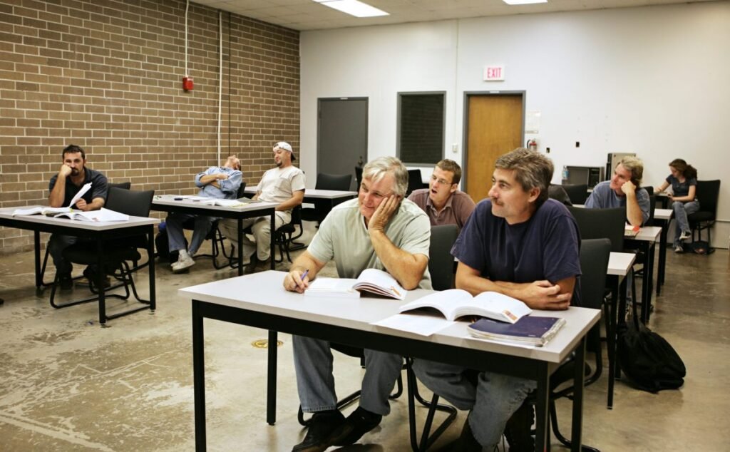 Приснилось родительское собрание — что ждать: толкование сна по дням недели