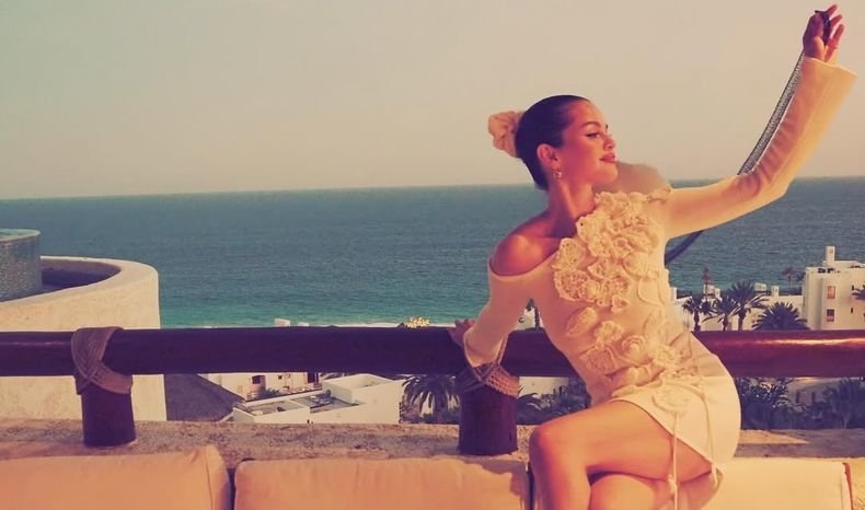 Селена Гомес впервые запостила фото с девичника в Мексике