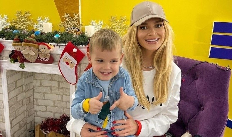 Миша Романова сделала редкий комментарий об отце своего 7-летнего сына