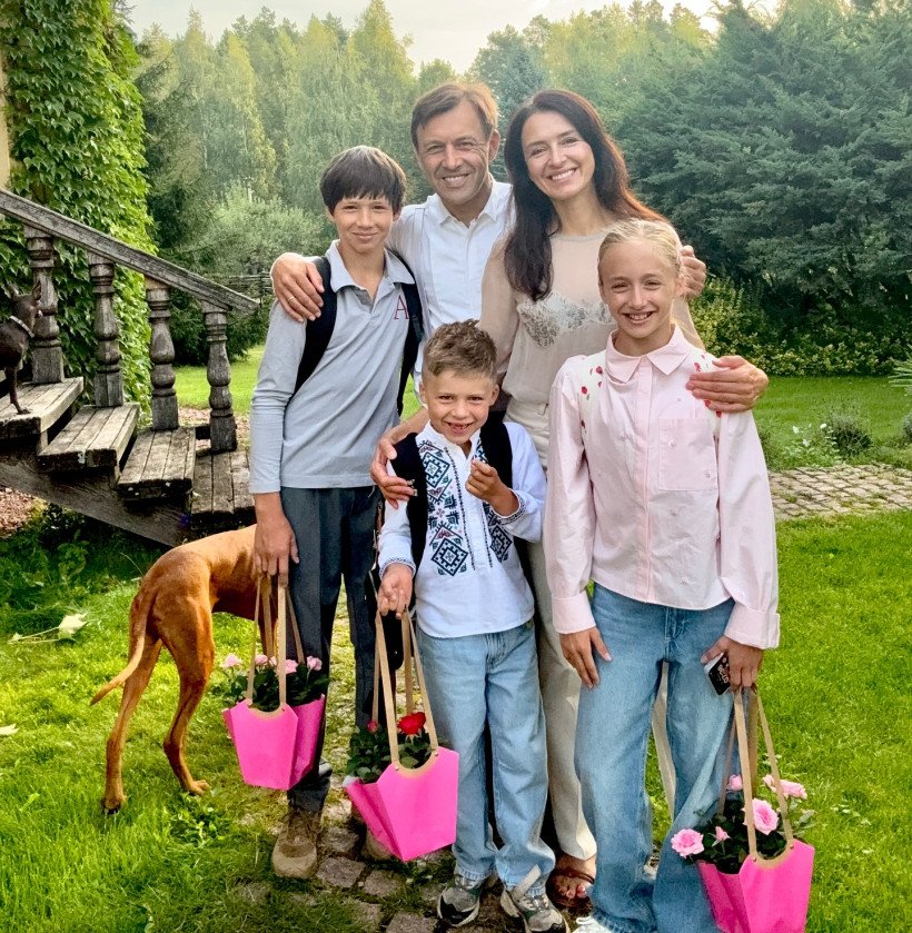 З Днем знань! Як українські зіркові батьки дітей до школи проводжали