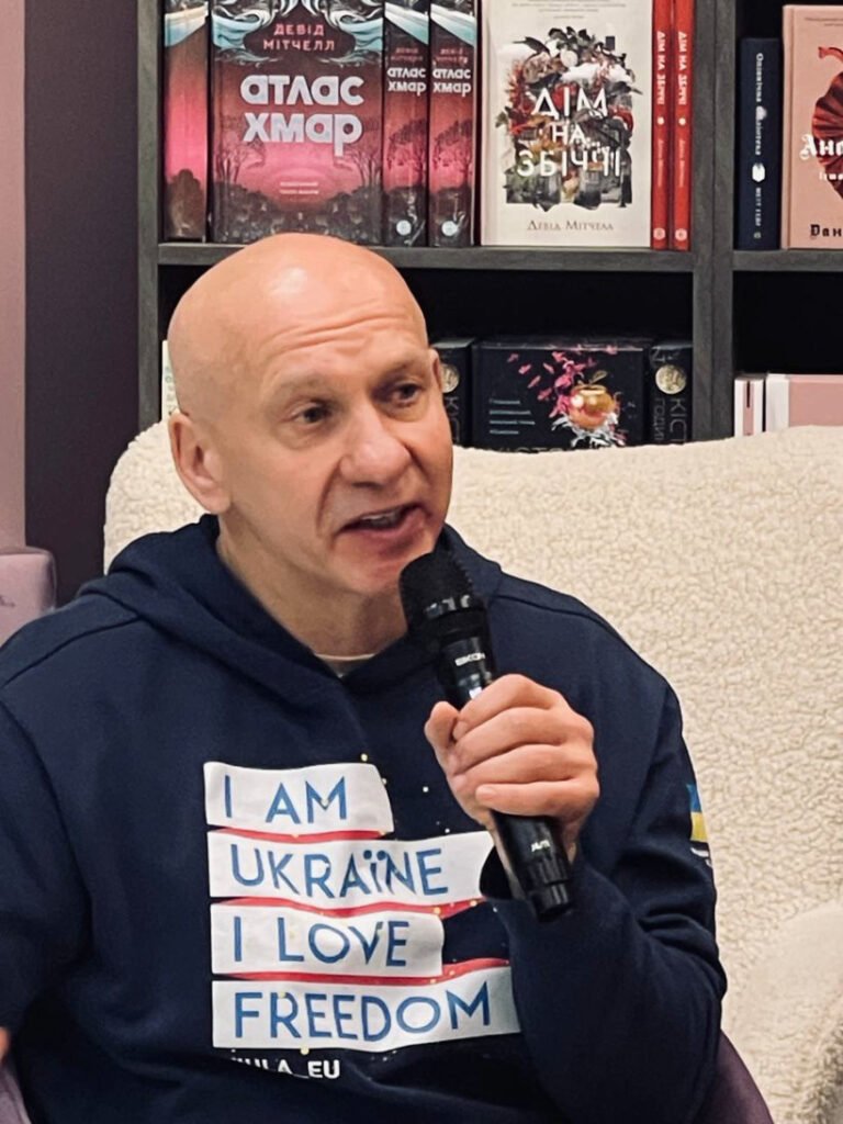 Як повернути дітей в Україну і мотивувати будувати власну справу: ухвалені рішення круглого столу