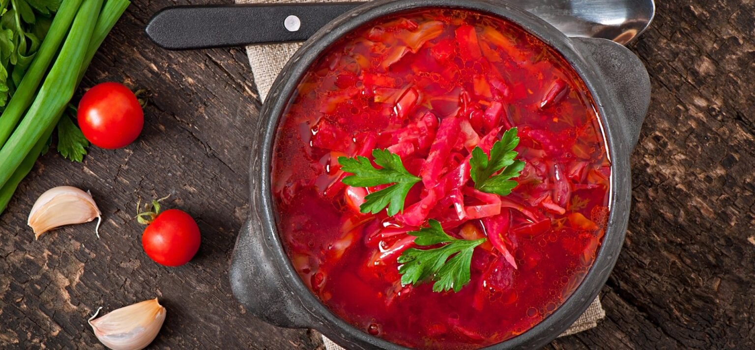 С ушками, карасями и еще 3 варианта вкусного борща: как приготовить блюдо без мяса (ФОТО, ВИДЕО)