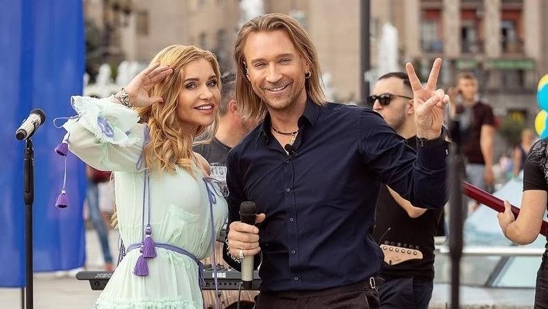 Винника с женой заподозрили в уколах красоты после появления их нового фото