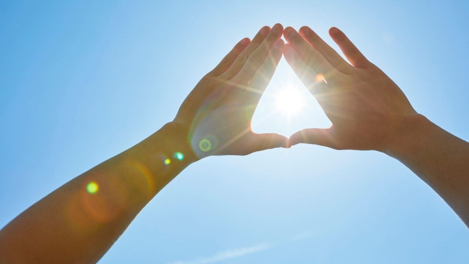 Простые истины, придающие крылья: 10 эстетических открыток с советами на каждый день