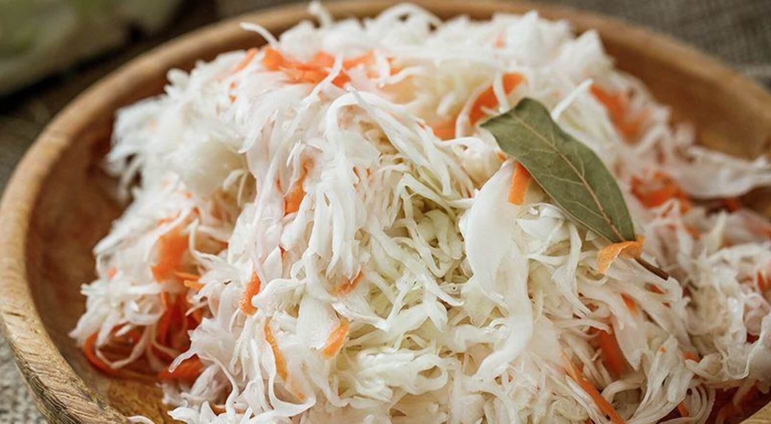 Квашеная капуста, которую можно пробовать в сутки: самый быстрый рецепт