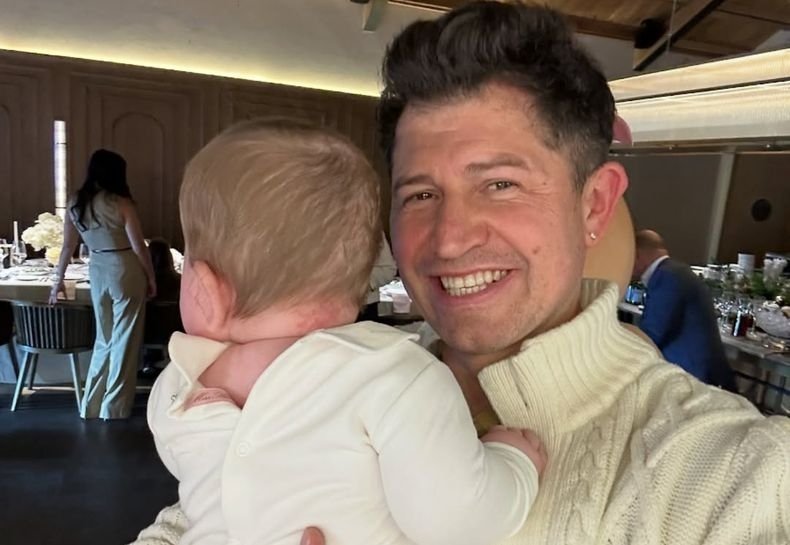 Джеджула крестил младшую дочь и впервые показал ее лицо