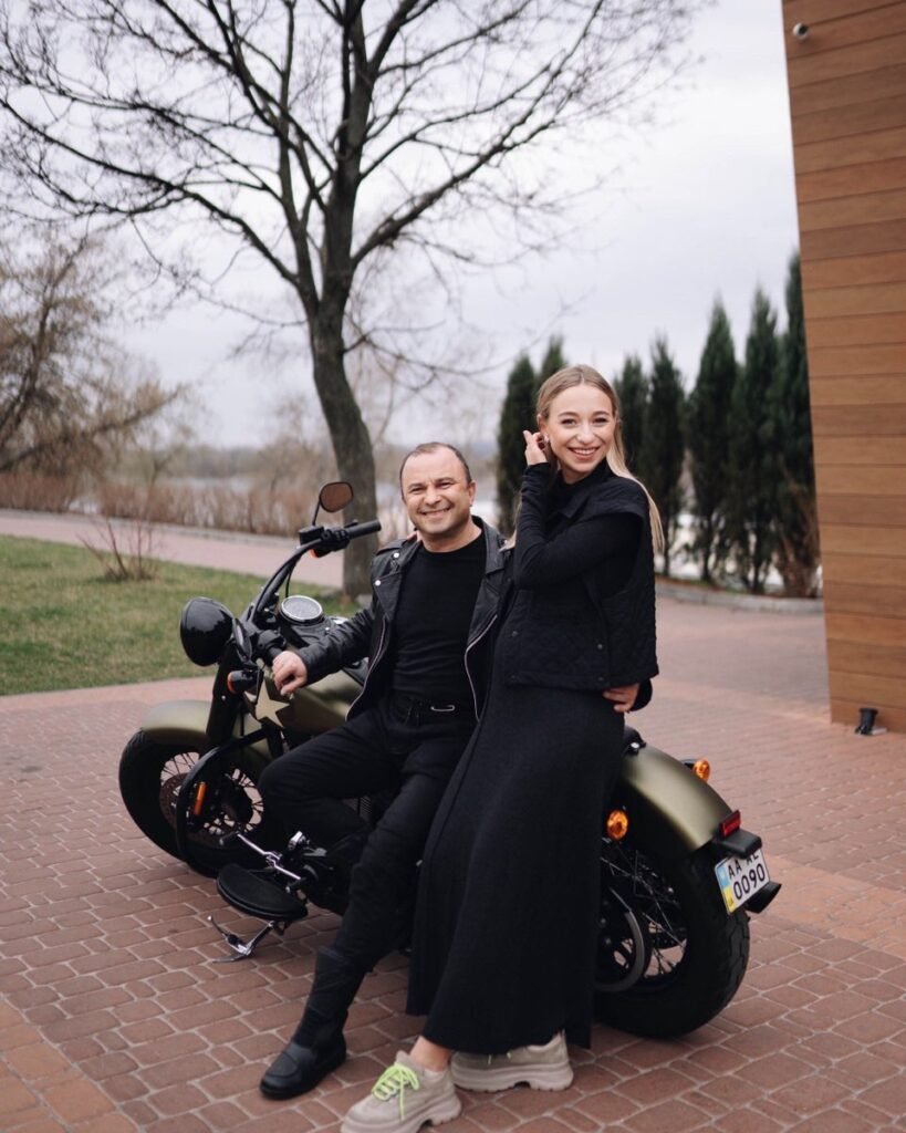 Жена Виктора Павлика отказалась от фамилии – что известно