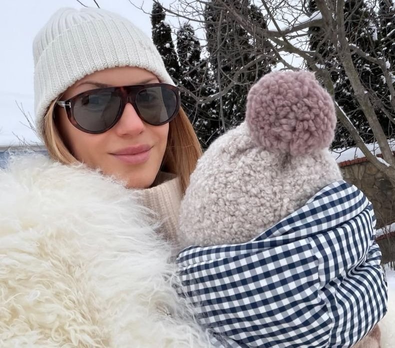 Никитюк показала, как жених проводит время с их 7-месячным сыном