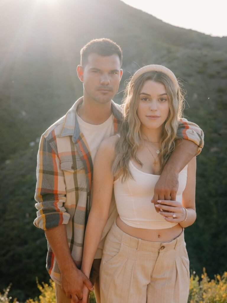 Джейкоб из “Сумерек” станет папой: актер показал трогательные фото беременной жены-тёзки