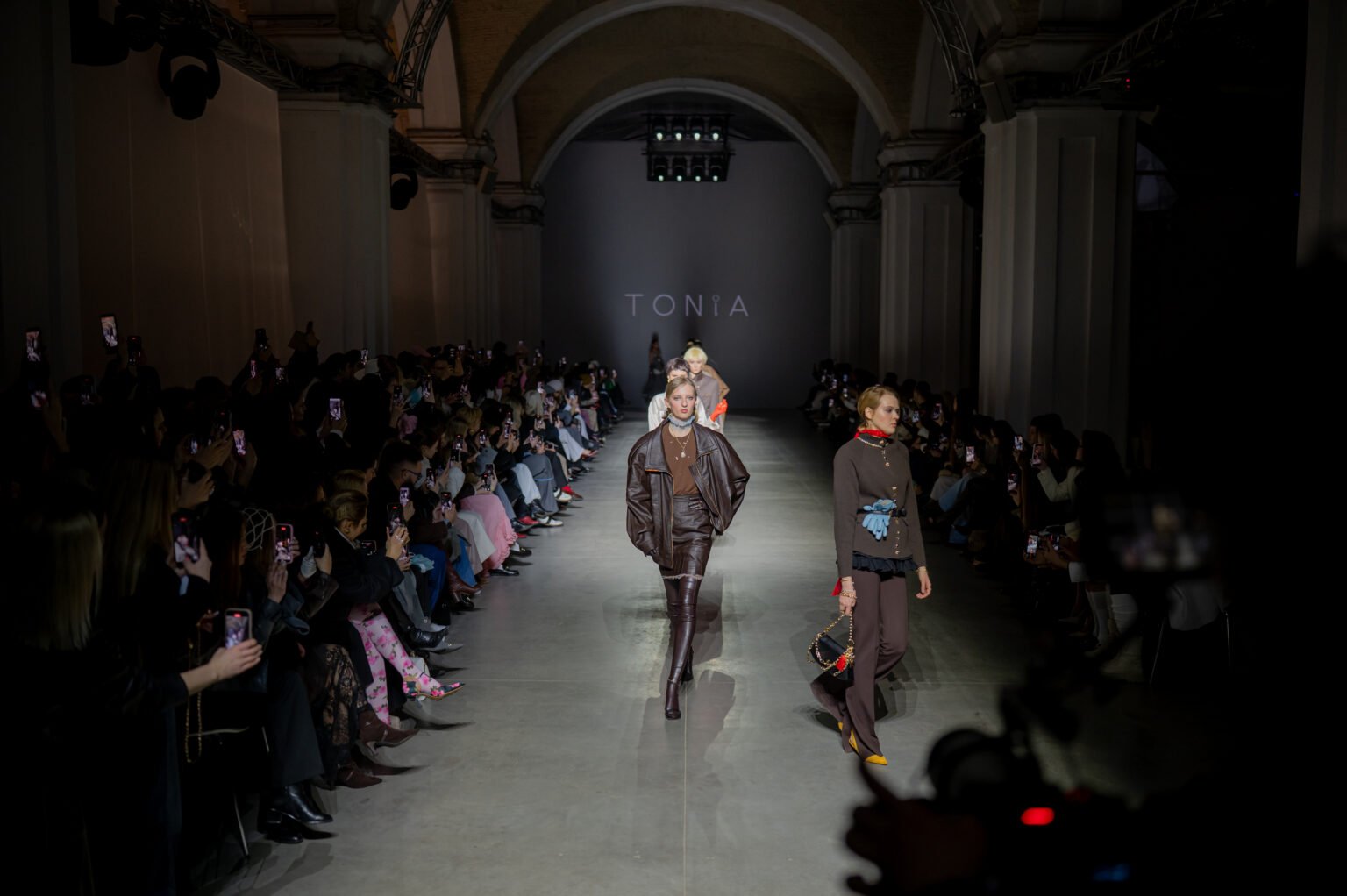 Из подиума в гардероб: 7 модных трендов из Ukrainian Fashion Week FW 2026/27, которые легко повторить (ФОТО)