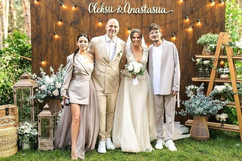 Позитив рассказал об отношениях с экс-женой и о ее связи с Потапом