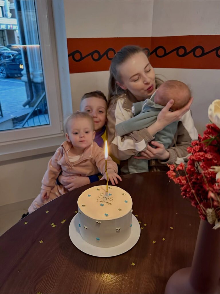 Анна Сагайдачна показала всіх дітей і розказала, як назвала молодшого сина