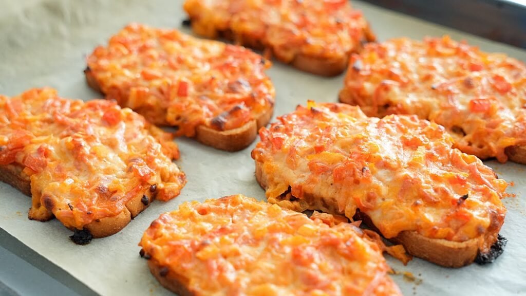 “Золотая” закуска из сырка и самой дешевой консервы: рецепт попросят все