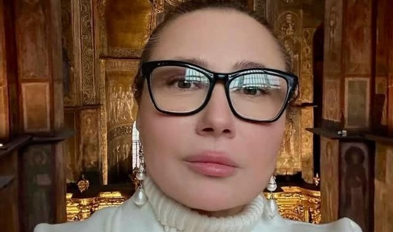 В доме Елены Мозговой обрушился потолок из-за обстрелов