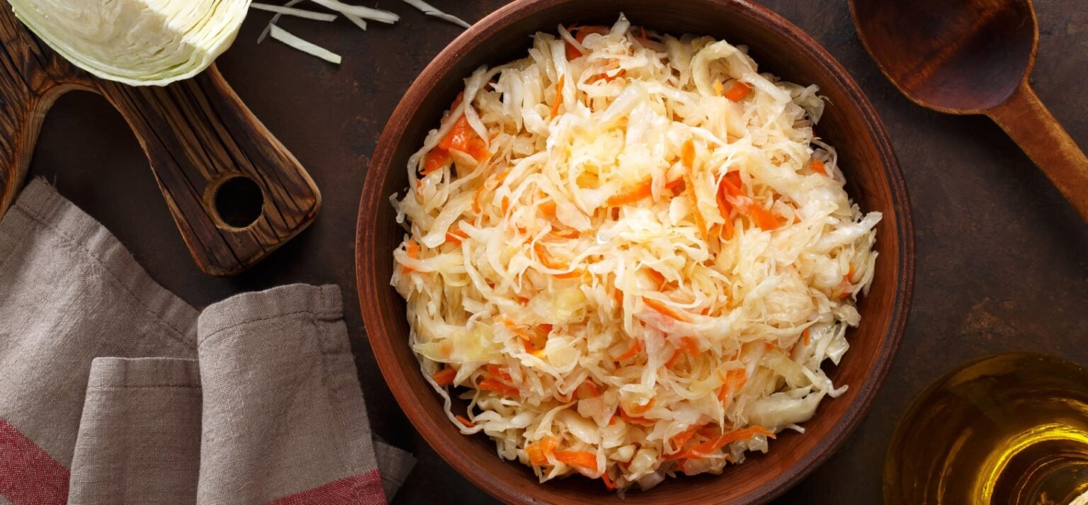 Неподходящая соль испортит квашеную капусту: какой вид подходит идеально